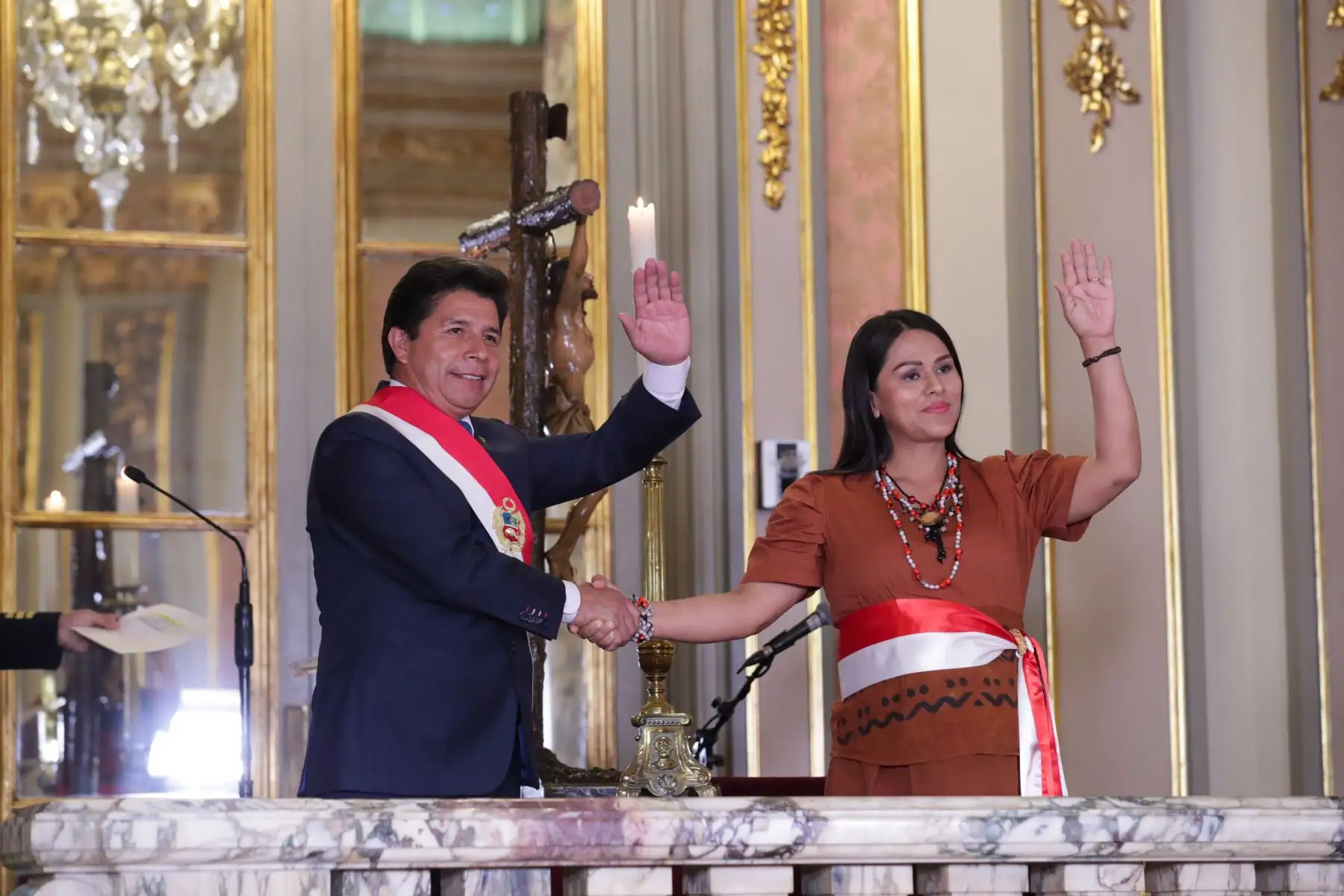 El presidente de la República, Pedro Castillo, tomó juramento a los integrantes del nuevo Gabinete Ministerial, que estará liderado por Betssy Chávez, durante una ceremonia que se realizó en Palacio de Gobierno. Foto: PCM