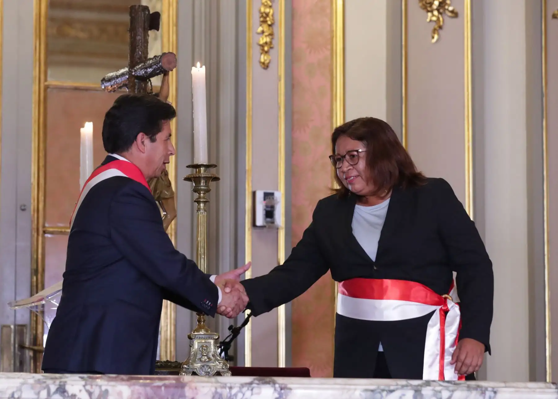 El presidente de la República, Pedro Castillo, tomó juramento a los integrantes del nuevo Gabinete Ministerial, que estará liderado por Betssy Chávez, durante una ceremonia que se realizó en Palacio de Gobierno. Foto: PCM