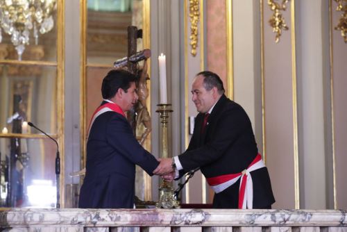 El presidente Pedro Castillo tomó juramento a César Paniagua como ministro de Vivienda, Construcción y Saneamiento.