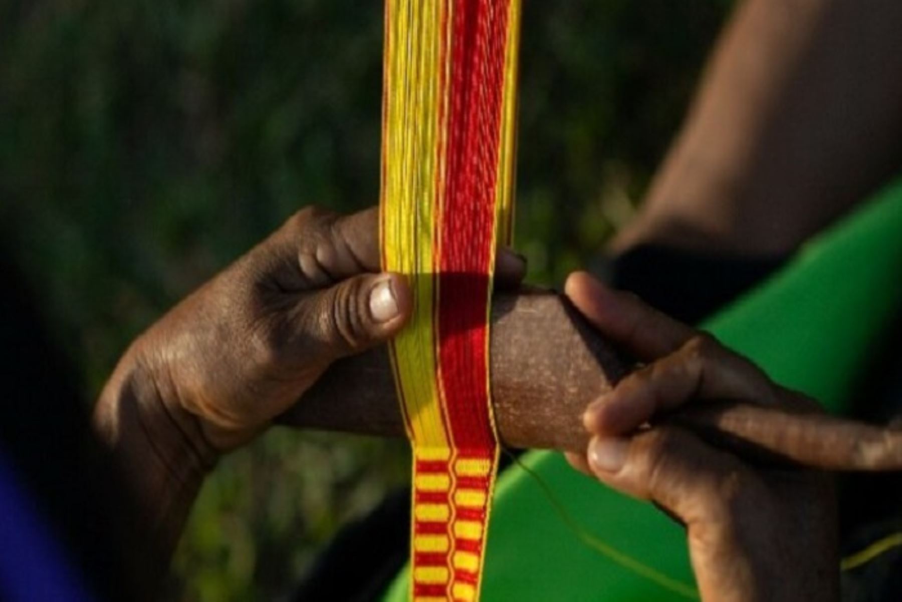 En el repertorio textil del pueblo kichwa cobran especial relevancia los cintos tejidos con labores (término que los portadores usan para referirse a los diseños), los que son denominados chumbi (faja) y watu (pretina).