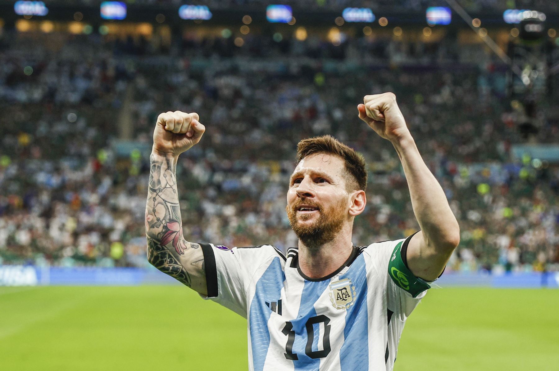 Lionel Messi de Argentina celebra su gol durante partido frente a México por la fase de grupos del Mundial de Fútbol Qatar 2022, en el Estadio de Lusail. Foto: EFE