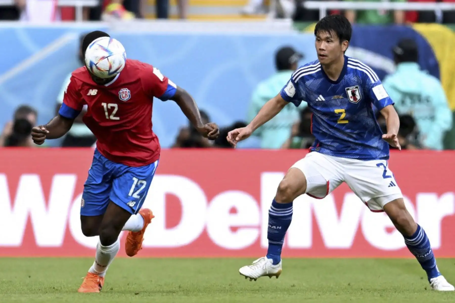 El delantero de Costa Rica #12 Joel Campbell (L) lucha por el balón con el defensor de Japón #02 Miki Yamane durante el partido de fútbol del Grupo E de la Copa Mundial Catar 2022 entre Japón y Costa Rica en el Estadio Ahmad Bin Ali en Al-Rayyan, al oeste de Doha

Foto:AFP