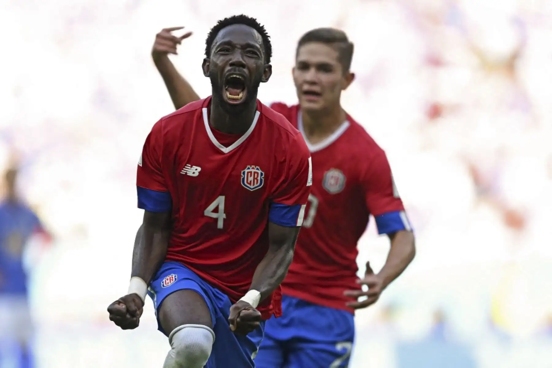 El defensor de Costa Rica #04 Keysher Fuller celebra marcar el primer gol de su equipo durante el partido de fútbol del Grupo E de la Copa Mundial Catar 2022 entre Japón y Costa Rica en el Estadio Ahmad Bin Ali en Al-Rayyan, al oeste de Doha

Foto:AFP