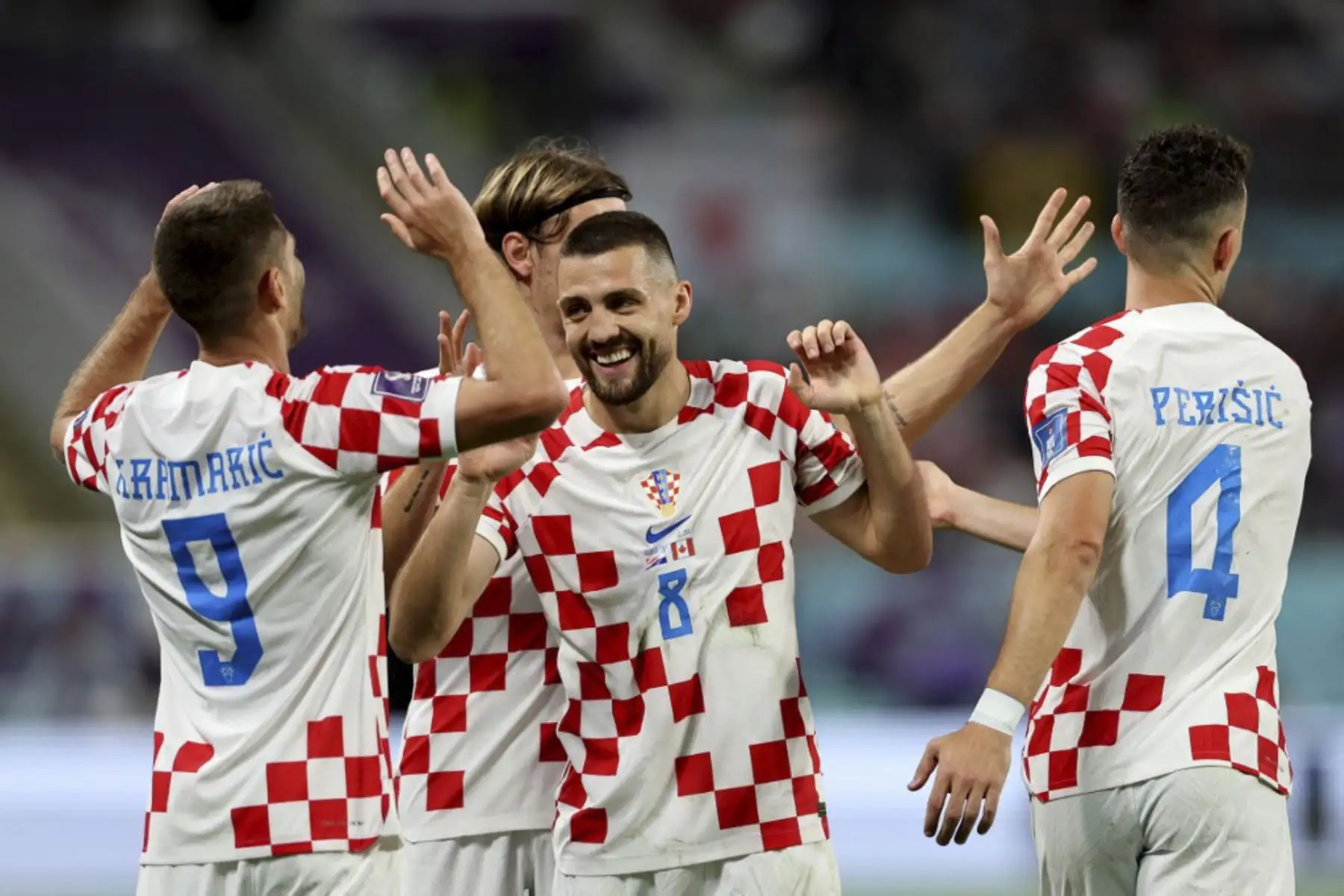 El delantero de Croacia #09 Andrej Kramaric celebra después de marcar el tercer gol de su equipo durante el partido de fútbol del Grupo F de la Copa Mundial de Catar 2022 entre Croacia y Canadá en el Estadio Internacional Khalifa en Doha

Foto:AFP