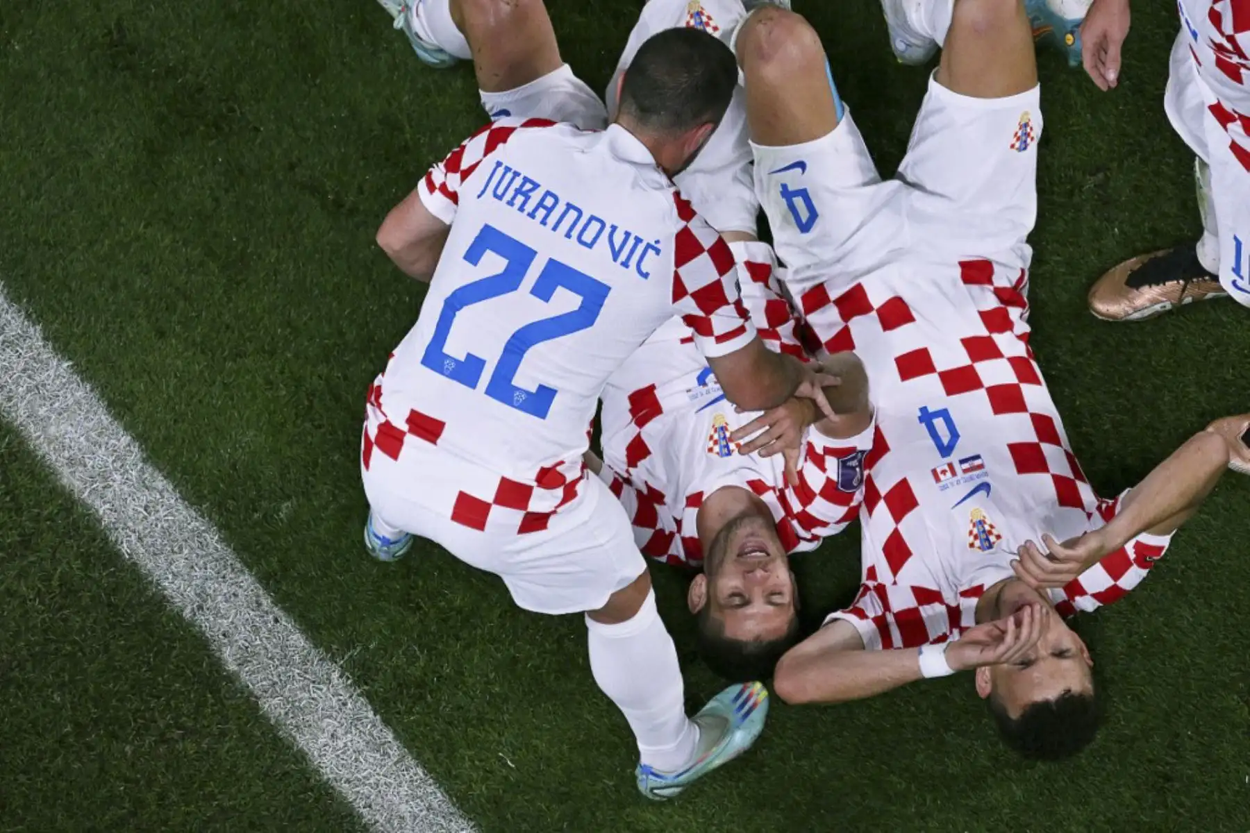 El delantero de Croacia #09 Andrej Kramaric celebra después de marcar el tercer gol de su equipo durante el partido de fútbol del Grupo F de la Copa Mundial de Catar 2022 entre Croacia y Canadá en el Estadio Internacional Khalifa en Doha

Foto:AFP
