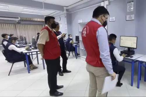 Fiscalizadores del JNE supervisaron el simulacro en los centros de cómputo de la ONPE.