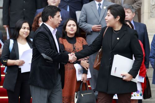 Presidente Pedro Castillo acompaña a los ministros al Patio de Honor de Palacio de Gobierno