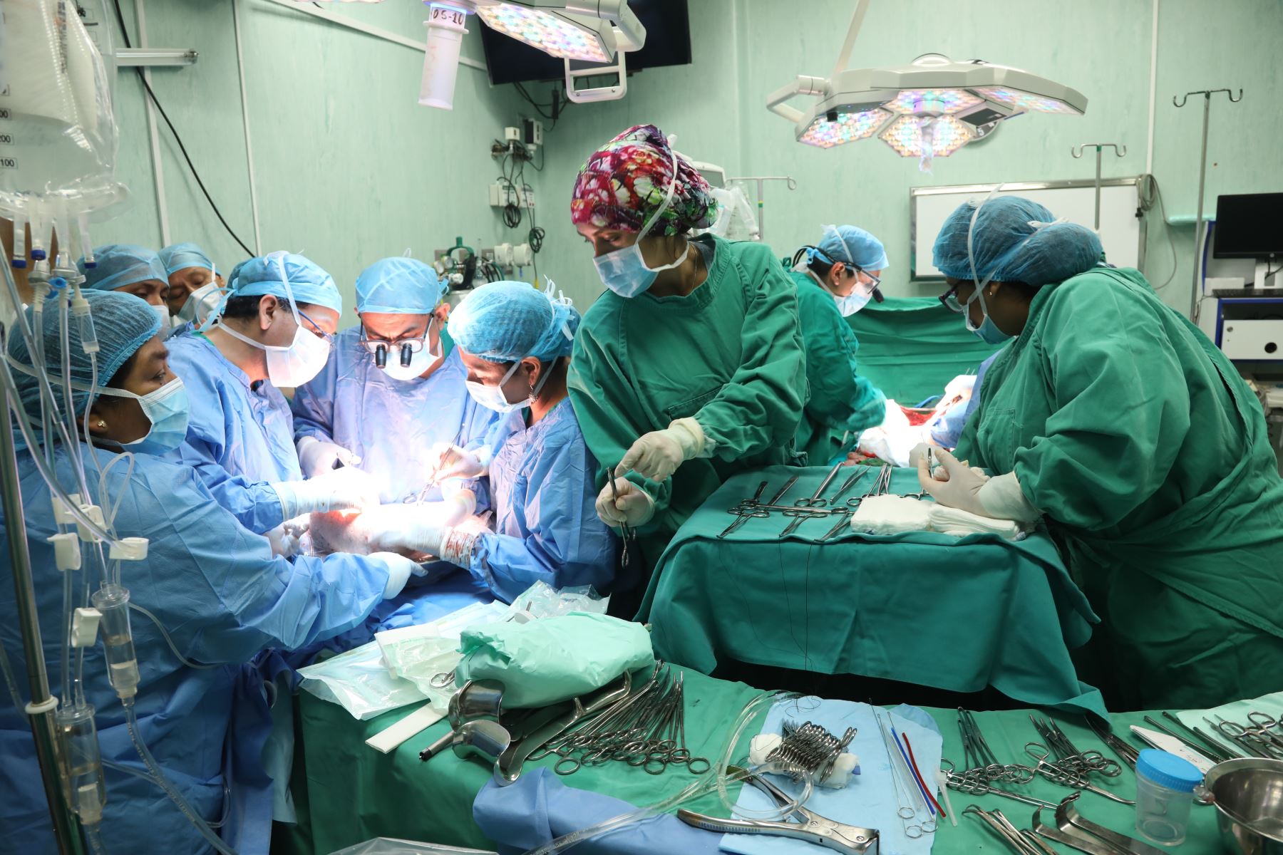 Con técnica especializada médicos de EsSalud logran que un hígado de oportunidad dé vida a dos pacientes. Foto: ANDINA/EsSalud