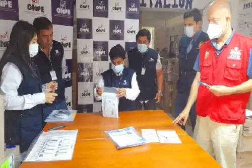 El material electoral contiene mascarillas para los miembros de mesa y tres paquetes divididos en útiles, instalación y escrutinio.