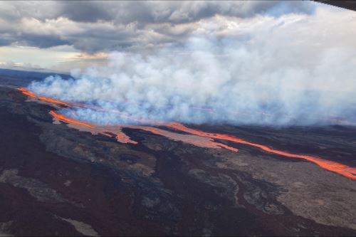 Volcán Mauna de Hawai entró en erupción por primera vez en 40 años