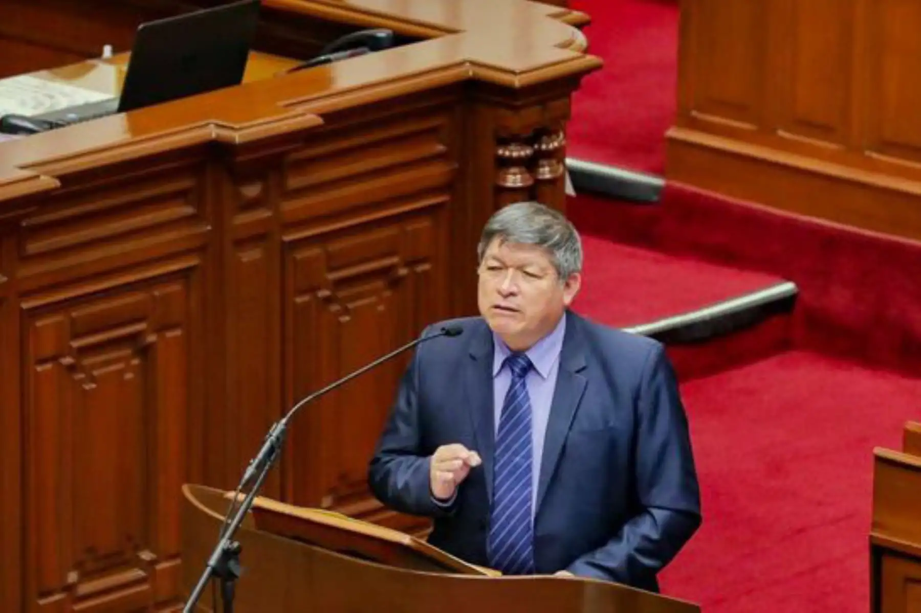 El ministro de Energía y Minas, Oliverio Muñoz, expuso ante el pleno del Congreso de la República. Foto: Minem