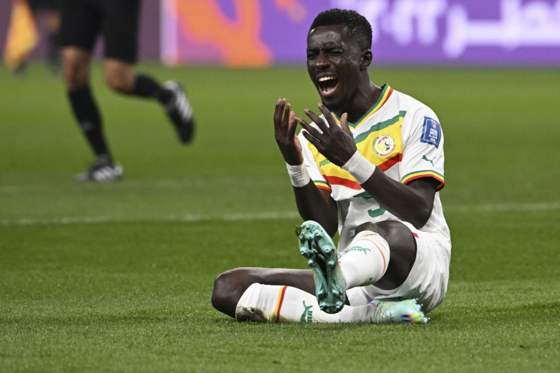 El mediocampista de Senegal #05 Idrissa Gana Gueye reacciona a una oportunidad perdida durante el partido de fútbol del Grupo A de la Copa Mundial Catar 2022 entre Ecuador y Senegal en el Estadio Internacional Khalifa en Doha

Foto: AFP