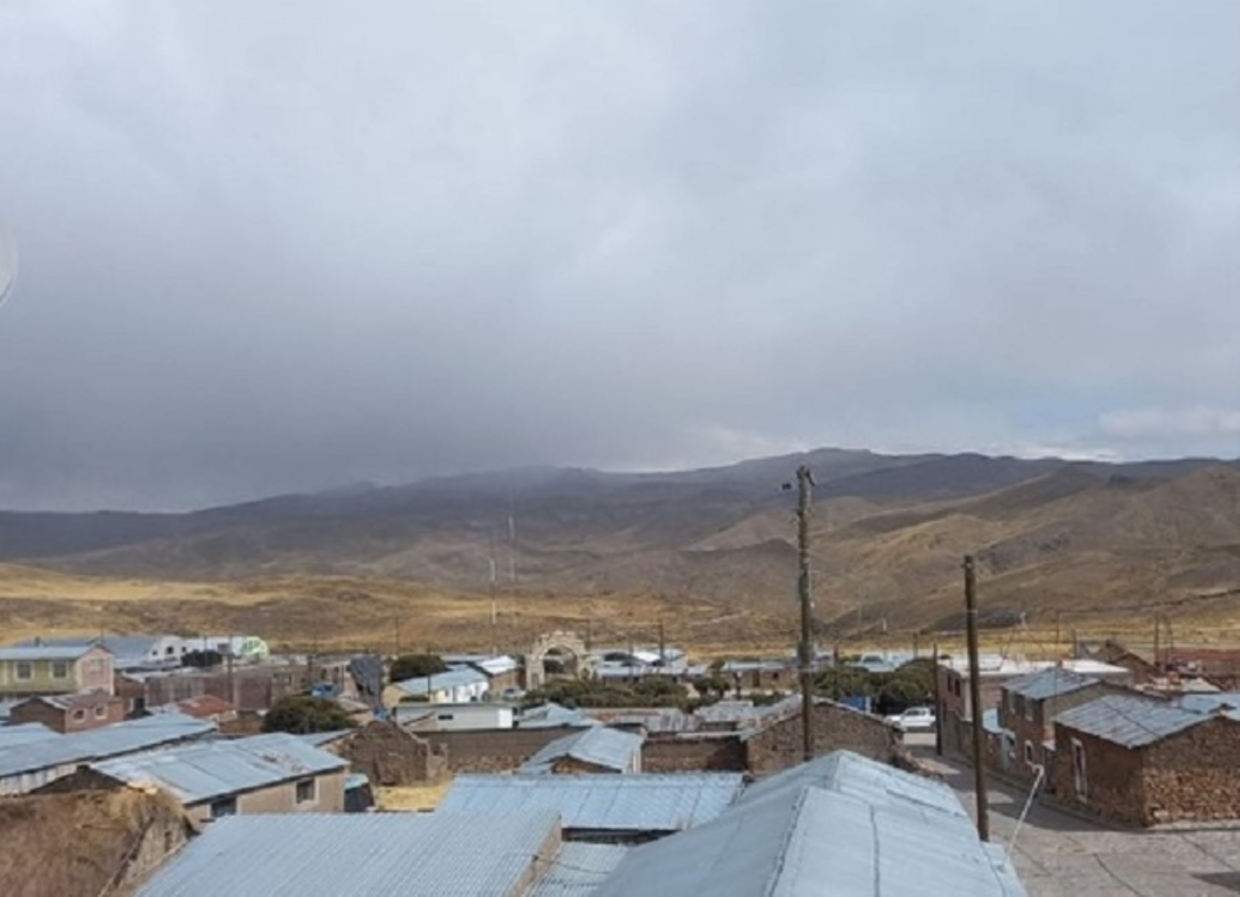 Localidades de la Sierra sur y centro de por lo menos diez regiones del país sufren por la ausencia de lluvias, informó el Senamhi.