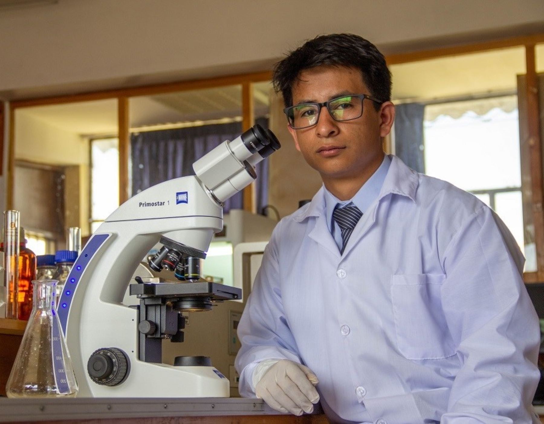 Conoce a Luis Vargas, el joven talento de Amazonas estudiante de medicina veterinaria de la Universidad Nacional de Cajamarca y que es un apasionado de la investigación científica para contribuir con la salud pública. ANDINA/Difusión