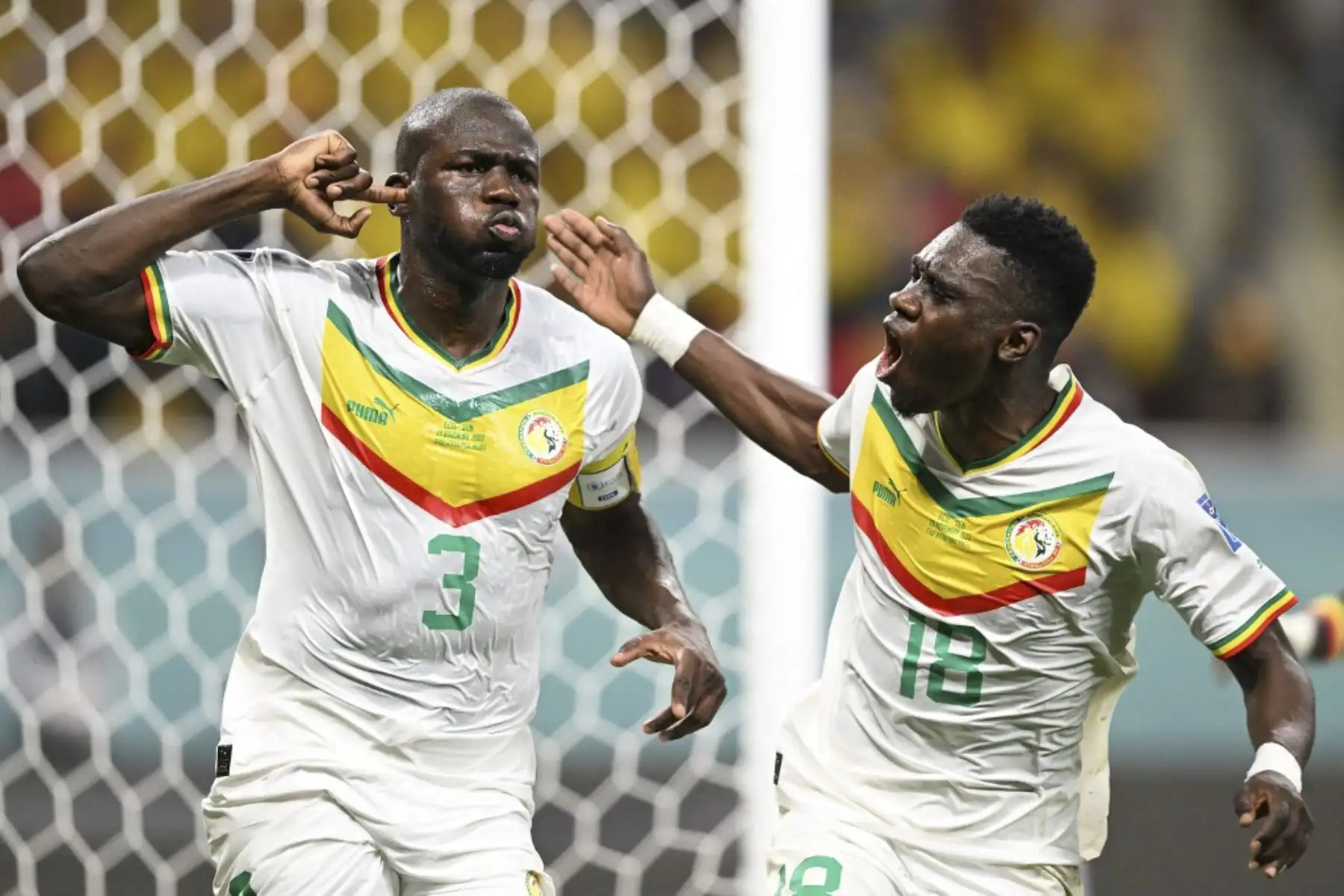 El defensa de Senegal #03 Kalidou Koulibaly celebra marcar el segundo gol de su equipo durante el partido de fútbol del Grupo A de la Copa Mundial Catar 2022 entre Ecuador y Senegal en el Estadio Internacional Khalifa en Doha

Foto: AFP