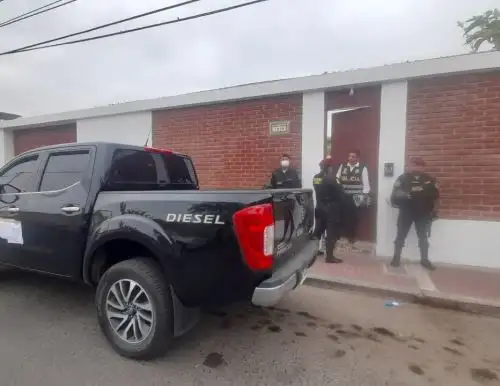 Representantes del Ministerio Público y agentes de la Diviac allanaron tres inmuebles de propiedad del gobernador electo de Tacna, Luis Torres Robledo, investigado por liderar la organización criminal "Los limpios de Tacna". Foto: ANDINA/difusión.