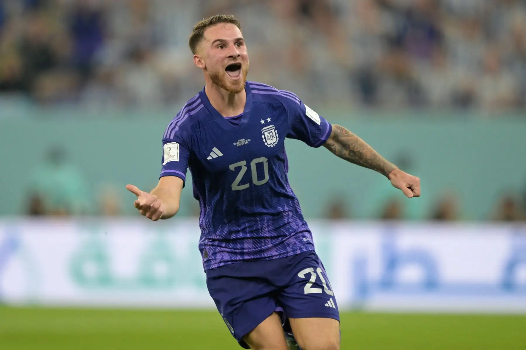 El mediocampista argentino Alexis Mac Allister celebra después de marcar el primer gol de su equipo durante el partido de fútbol del Grupo C de la Copa Mundial de Catar 2022 entre Polonia y Argentina en el Estadio 974 en Doha el 30 de noviembre de 2022. Foto: AFP