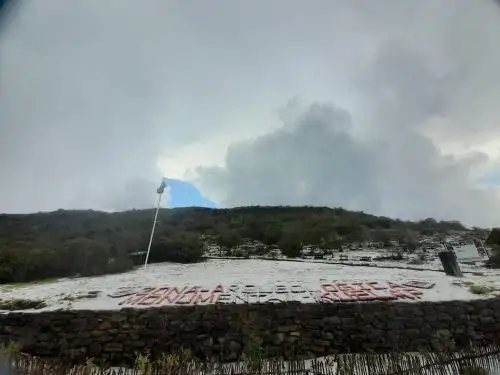 Una inusual granizada soportó ayer el distrito de Tingo, donde se ubica el monumento arqueológico de Kuélap, en Amazonas. El fenómeno natural estuvo acompañado de una torrencial lluvia y descargas eléctricas. Foto: cortesía: Samuell Vargas/Facebook