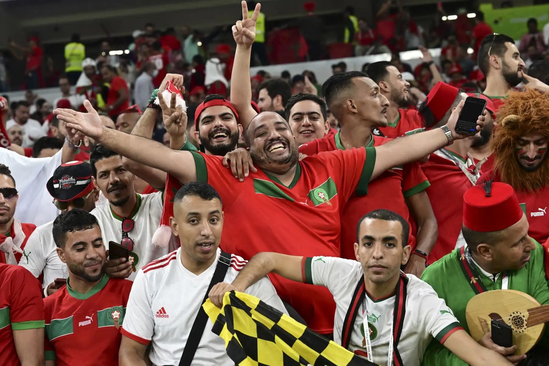 Los fanáticos de Marruecos esperan el inicio del partido de fútbol del Grupo F de la Copa Mundial Qatar 2022 entre Canadá y Marruecos en el Estadio Al-Thumama en Doha el 1 de diciembre de 2022.
Foto: AFP
