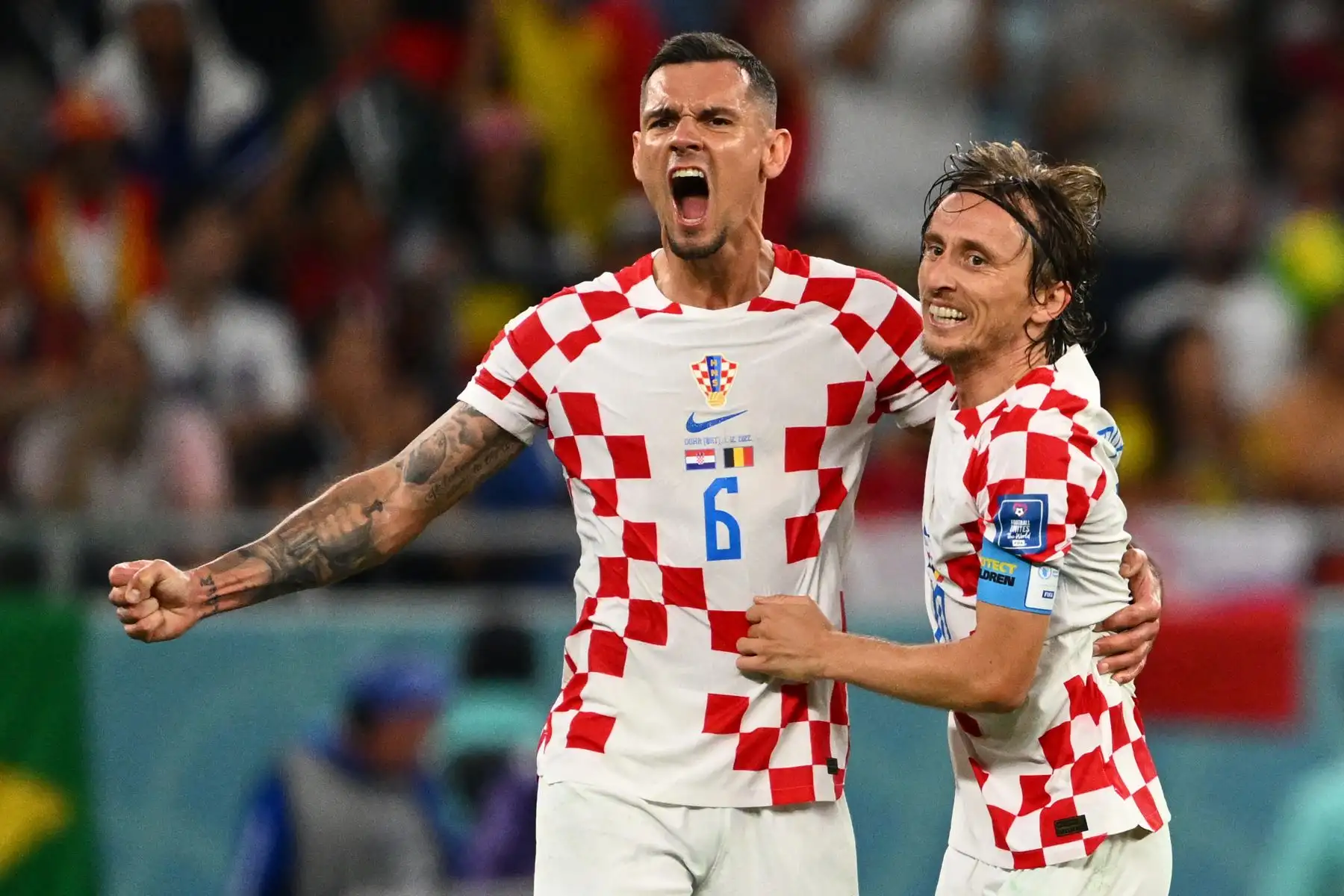 El defensor croata Dejan Lovren y el mediocampista croata Luka Modric celebran después del partido de fútbol del Grupo F de la Copa Mundial de Qatar 2022 entre Croacia y Bélgica en el estadio Ahmad Bin Ali en Al-Rayyan, al oeste de Doha, el 1 de diciembre de 2022.
Foto: AFP