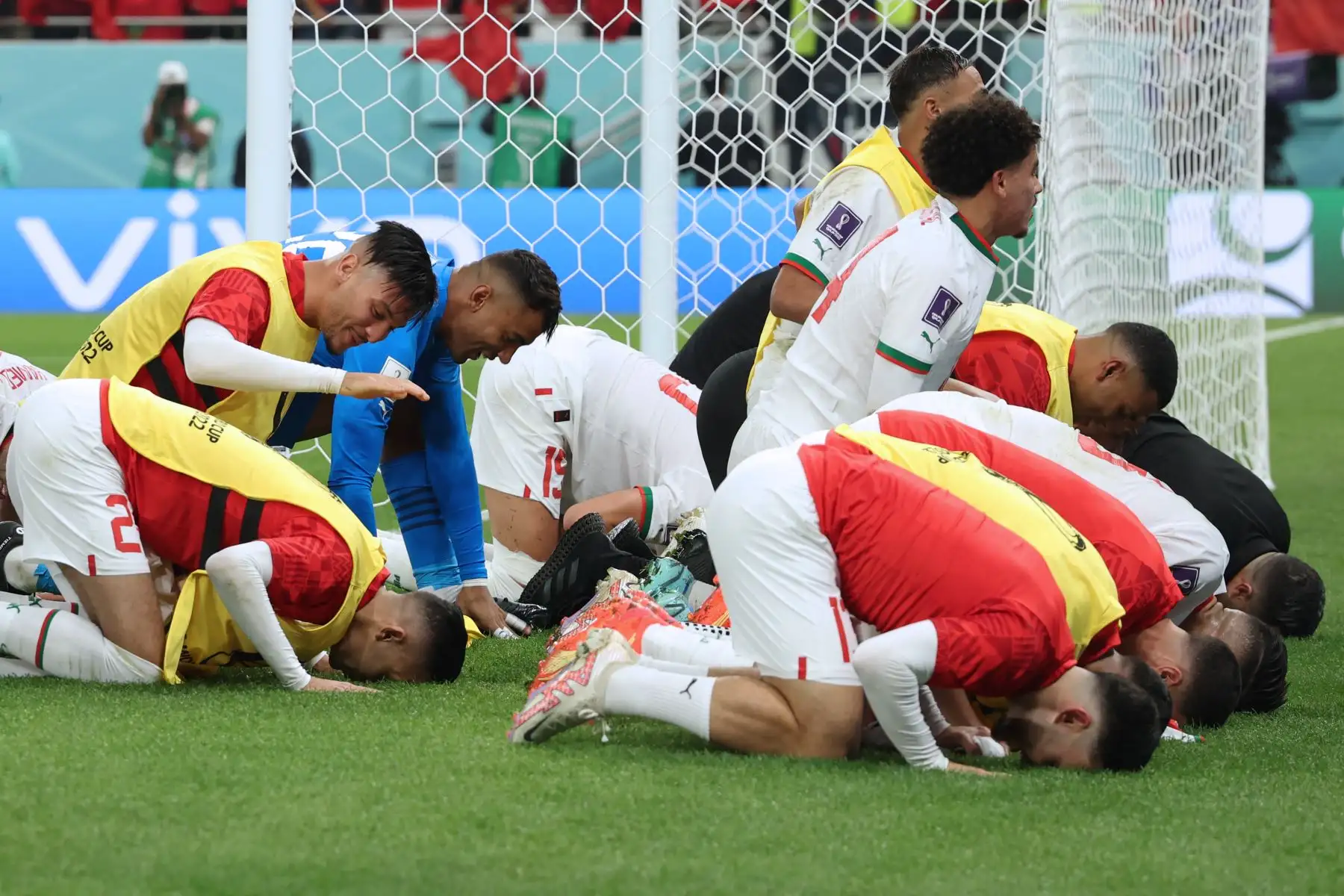 Los jugadores de Marruecos celebran ganar el partido de fútbol del Grupo F de la Copa Mundial de Qatar 2022 entre Canadá y Marruecos en el Estadio Al-Thumama en Doha el 1 de diciembre de 2022.
Foto: AFP