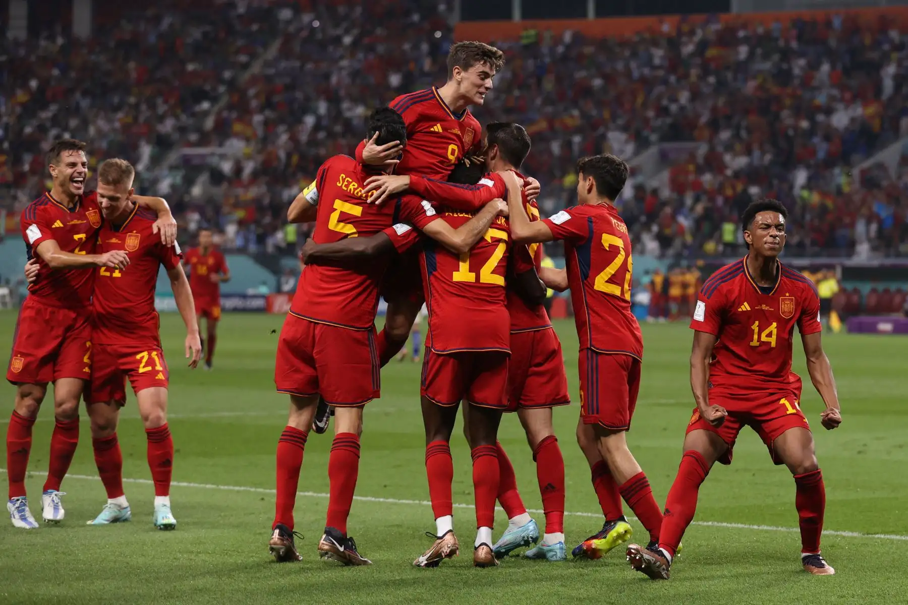 El delantero español Álvaro Morata celebra marcar el primer gol de su equipo durante el partido de fútbol del Grupo E de la Copa Mundial Qatar 2022 entre Japón y España en el Estadio Internacional Khalifa en Doha el 1 de diciembre de 2022.
Foto: AFP
