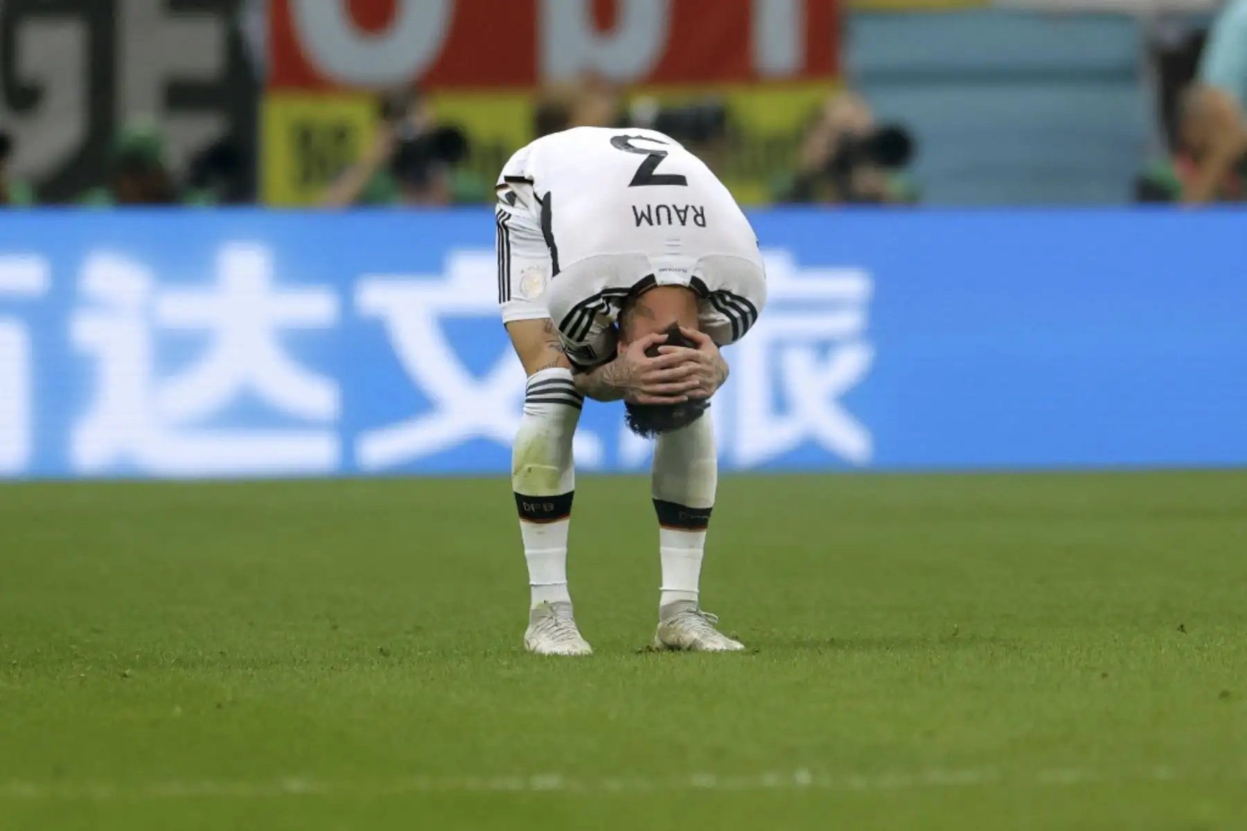 El defensor #03 de Alemania, David Raum, reacciona después de que Costa Rica anotó su primer gol durante el partido de fútbol del Grupo E de la Copa Mundial Catar 2022 entre Costa Rica y Alemania en el Estadio Al-Bayt en Al Khor, al norte de Doha

Foto: AFP