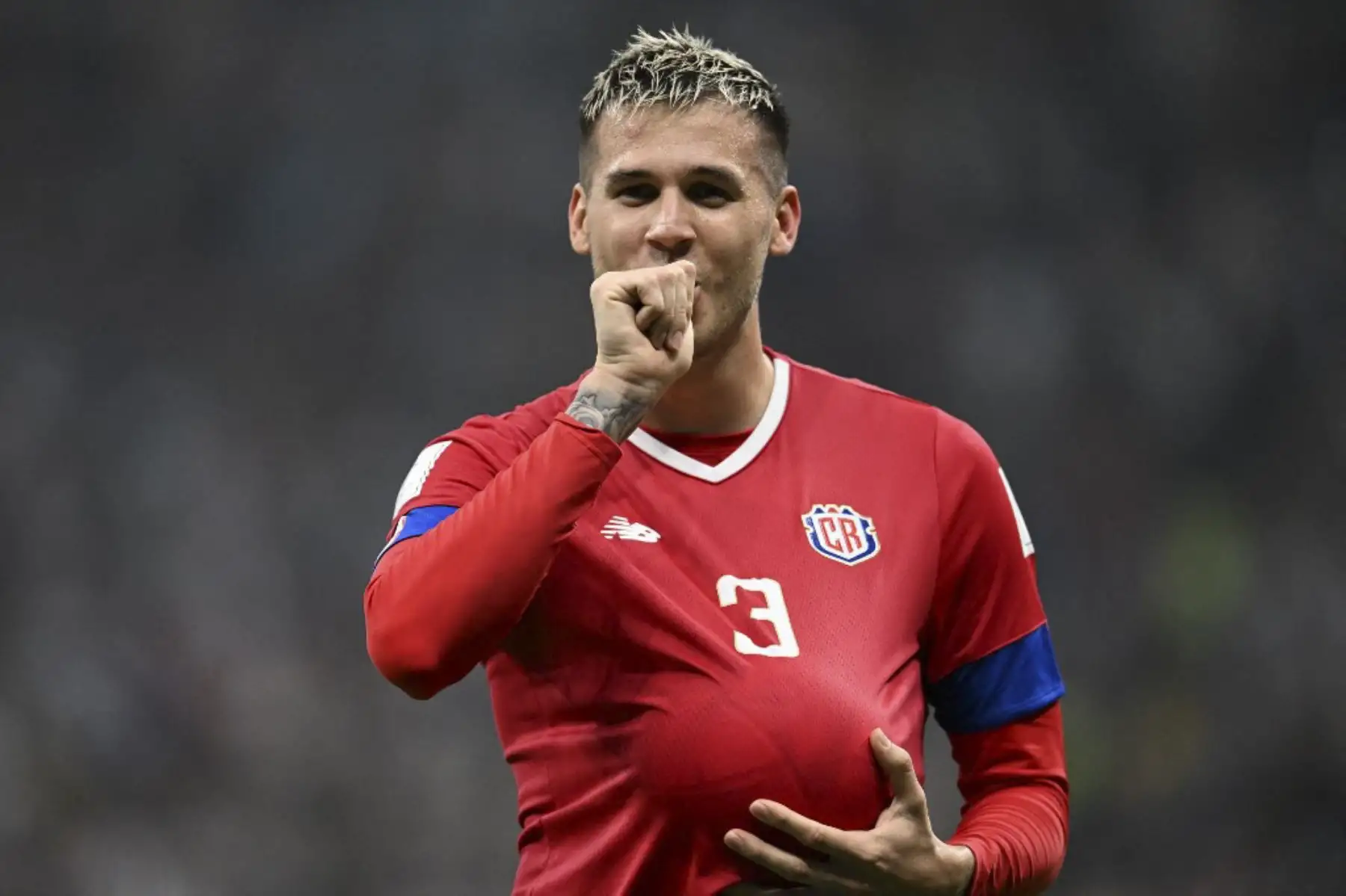 El defensor de Costa Rica #03 Juan Pablo Vargas celebra anotar el segundo gol de su equipo durante el partido de fútbol del Grupo E de la Copa Mundial Catar 2022 entre Costa Rica y Alemania en el Estadio Al-Bayt en Al Khor, al norte de Doha
Foto:AFP