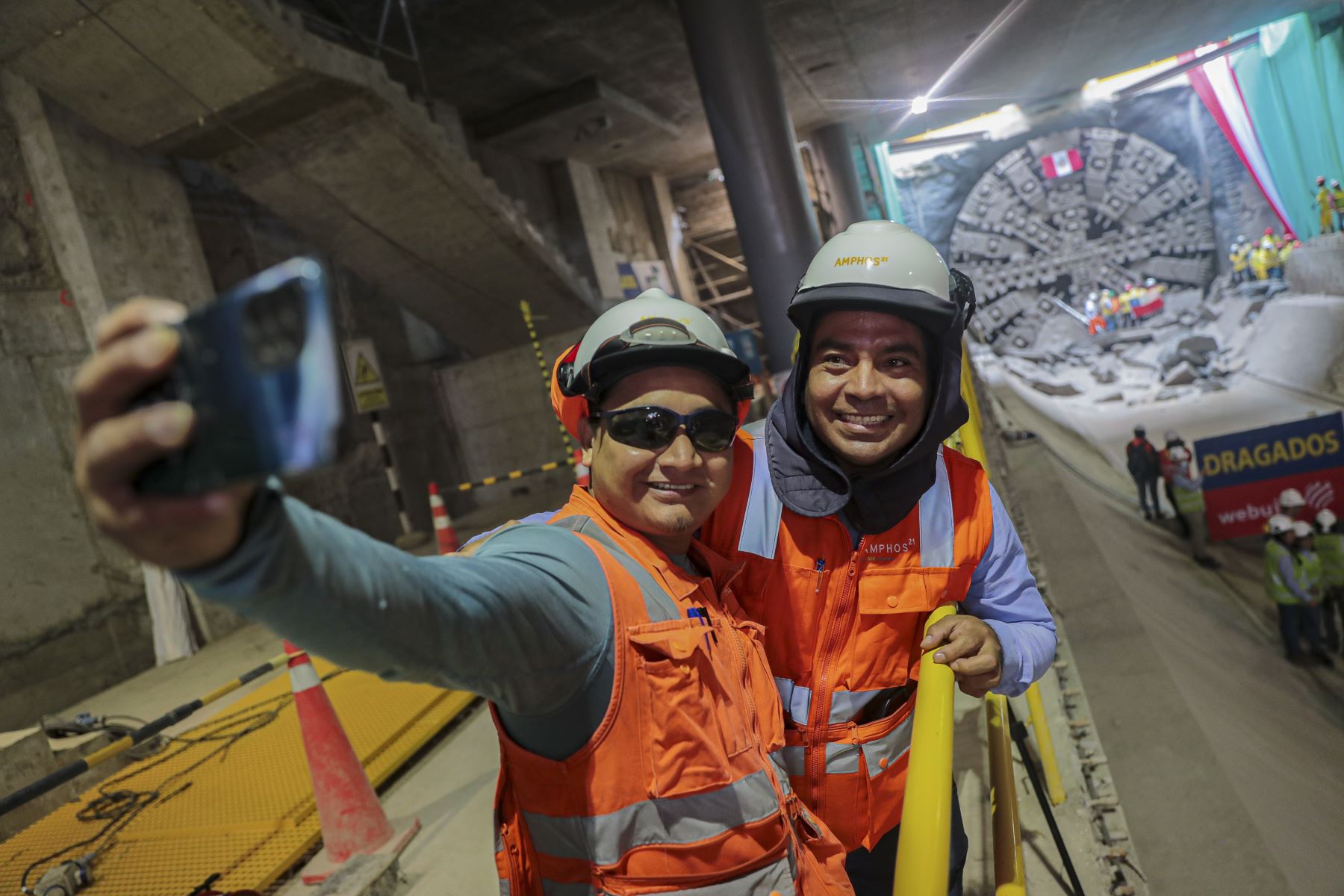 La tuneladora “Micaela” concluyó la perforación de un tramo de la Línea 2 del Metro de Lima de 1100 metros de longitud, que va de la estación Insurgentes a la estación Juan Pablo II, en el distrito de Bellavista, provincia constitucional del Callao.

Foto:ANDINA/MTC