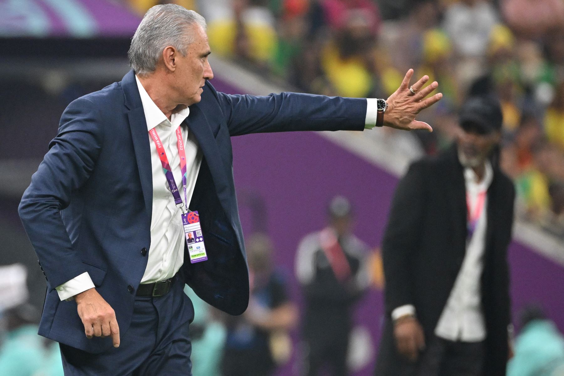 El entrenador de Brasil, Tite, hace un gesto en la línea de banda durante el partido de fútbol del Grupo G de la Copa Mundial Qatar 2022 entre Camerún y Brasil en el Estadio Lusail en Lusail, al norte de Doha, el 2 de diciembre de 2022.
Foto: AFP