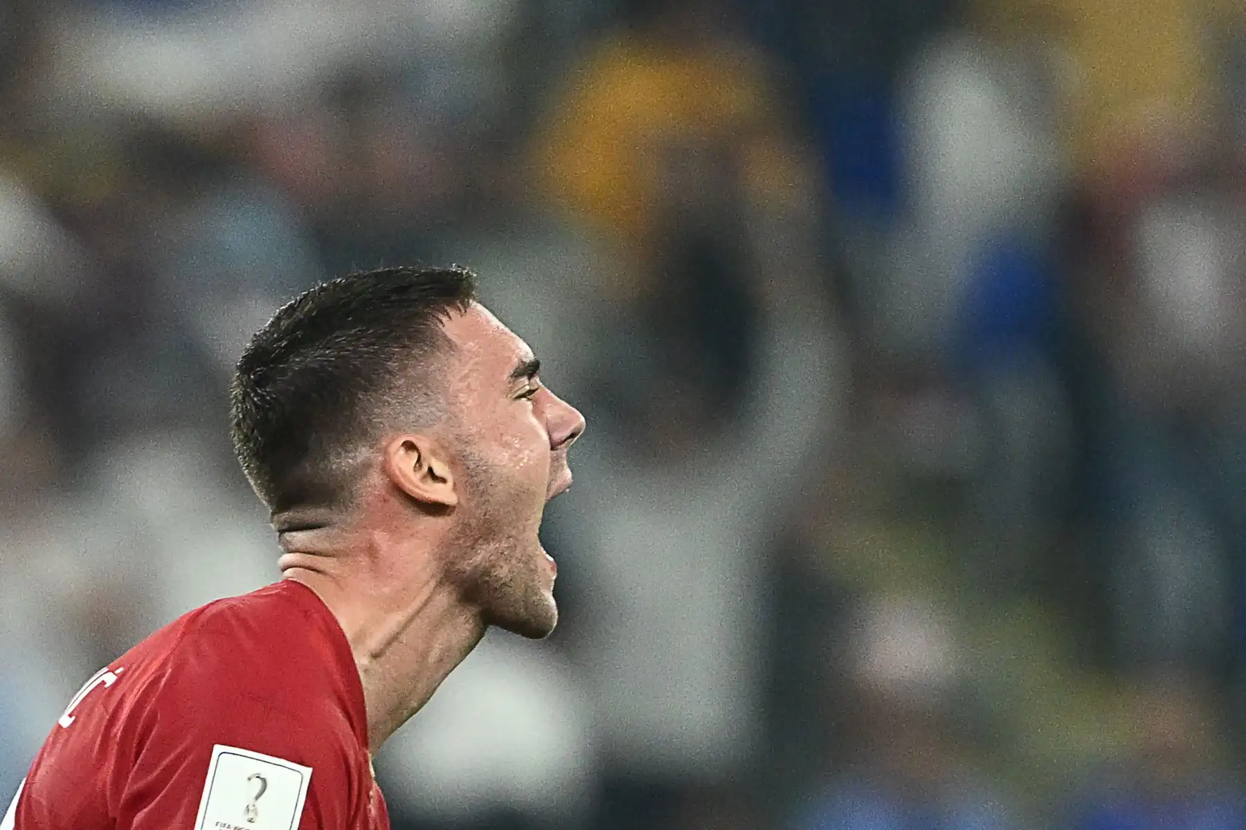 El delantero de Serbia, Dusan Vlahovic, celebra marcar el segundo gol de su equipo durante el partido de fútbol del Grupo G de la Copa Mundial de Qatar 2022 entre Serbia y Suiza en el Estadio 974 en Doha el 2 de diciembre de 2022.
Foto; AFP