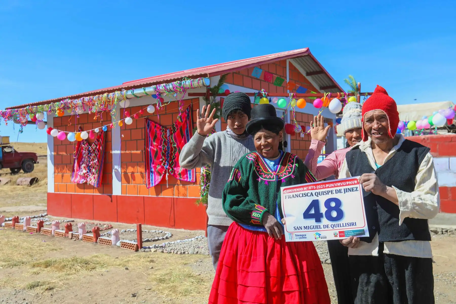 Las viviendas Sumaq Wasi (Casa bonita) permiten captar el calor del día y en las épocas más frías del año, las familias tienen hasta 14 grados más de temperatura que en el exterior. Foto: MVCS