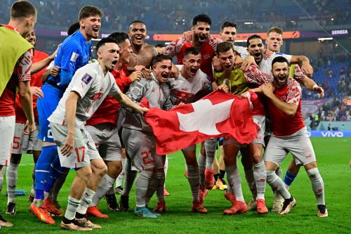 Copa Mundial de la FIFA Catar 2022: Suiza gana 3 a 2 a Serbia