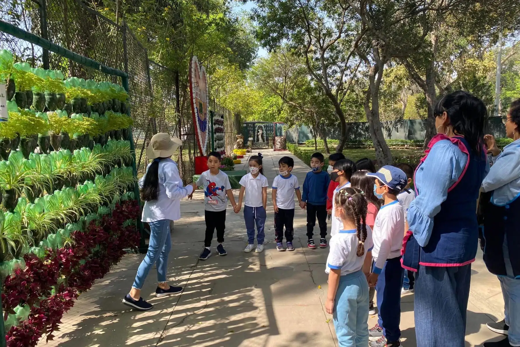 El Eco Parque es un lugar donde grandes y chicos aprenden a amar el medio ambiente, en base a una cultura de reciclaje. Foto: ANDINA