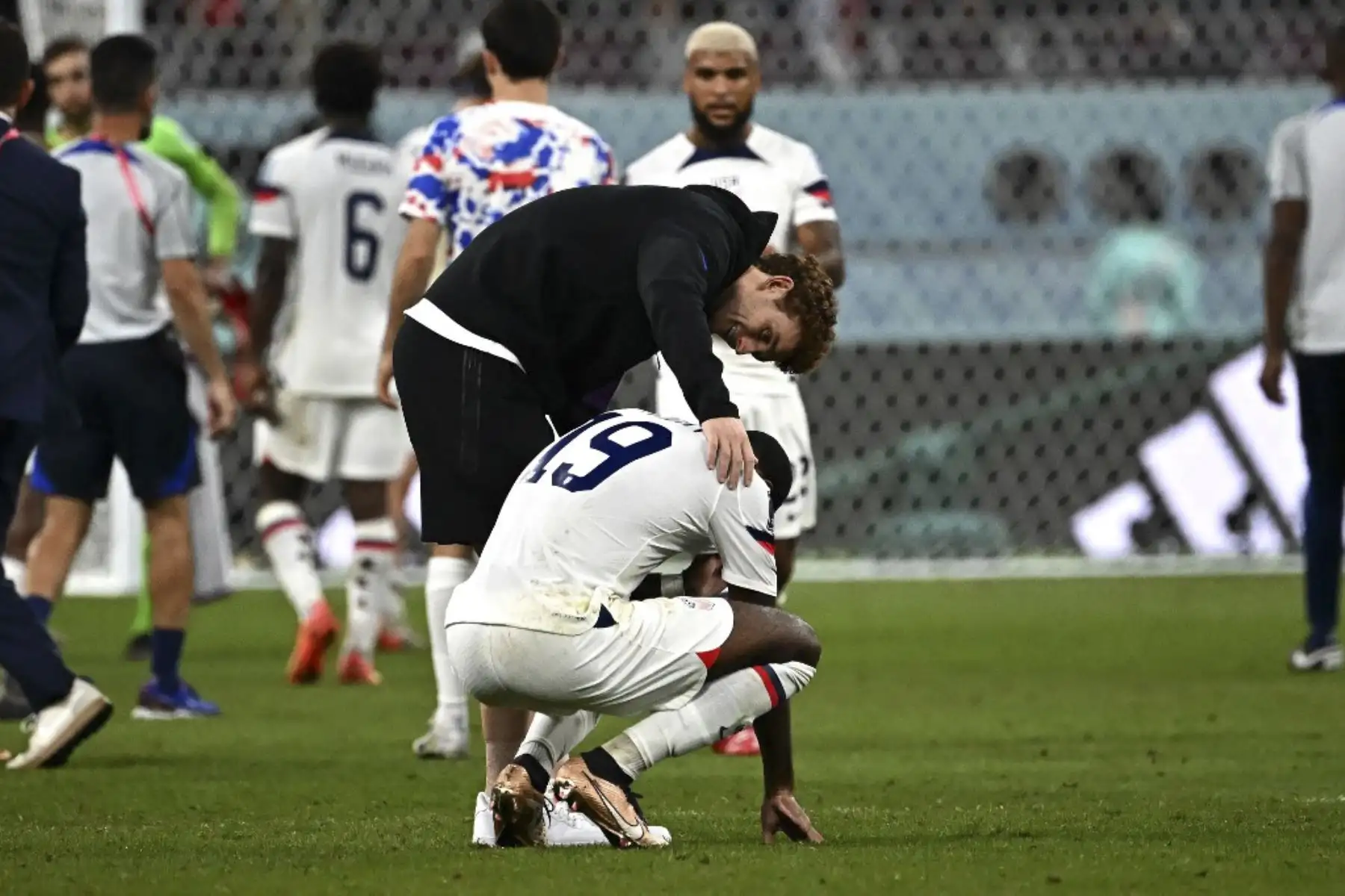 El delantero de EE. UU. # 19 Haji Wright reacciona después de que su equipo perdiera el partido de fútbol de octavos de final de la Copa Mundial de Catar 2022 entre Holanda y EE. UU. En el Estadio Internacional Khalifa en Doha

Foto: AFP