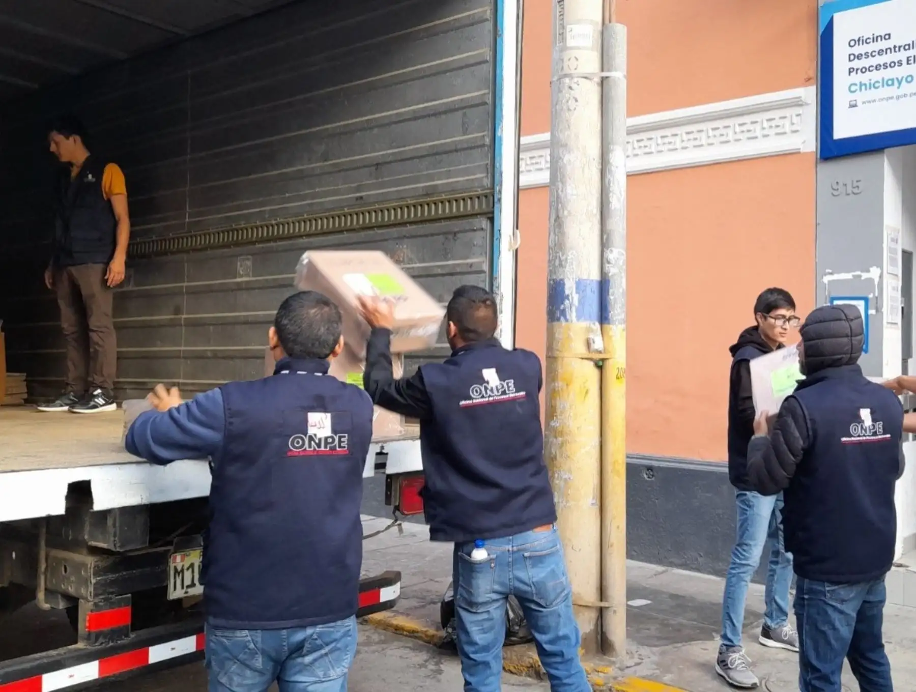 La ODPE Chiclayo culminó con la distribución del material electoral que se utilizará en la Segunda Elección Regional que se celebrará en Lambayeque y otras 8 regiones.