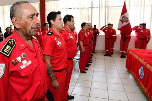 Titular del Interior presidió la ceremonia por el 40.° aniversario de la promoción de bomberos "Brigadier Luis Pablo García Velasco".
