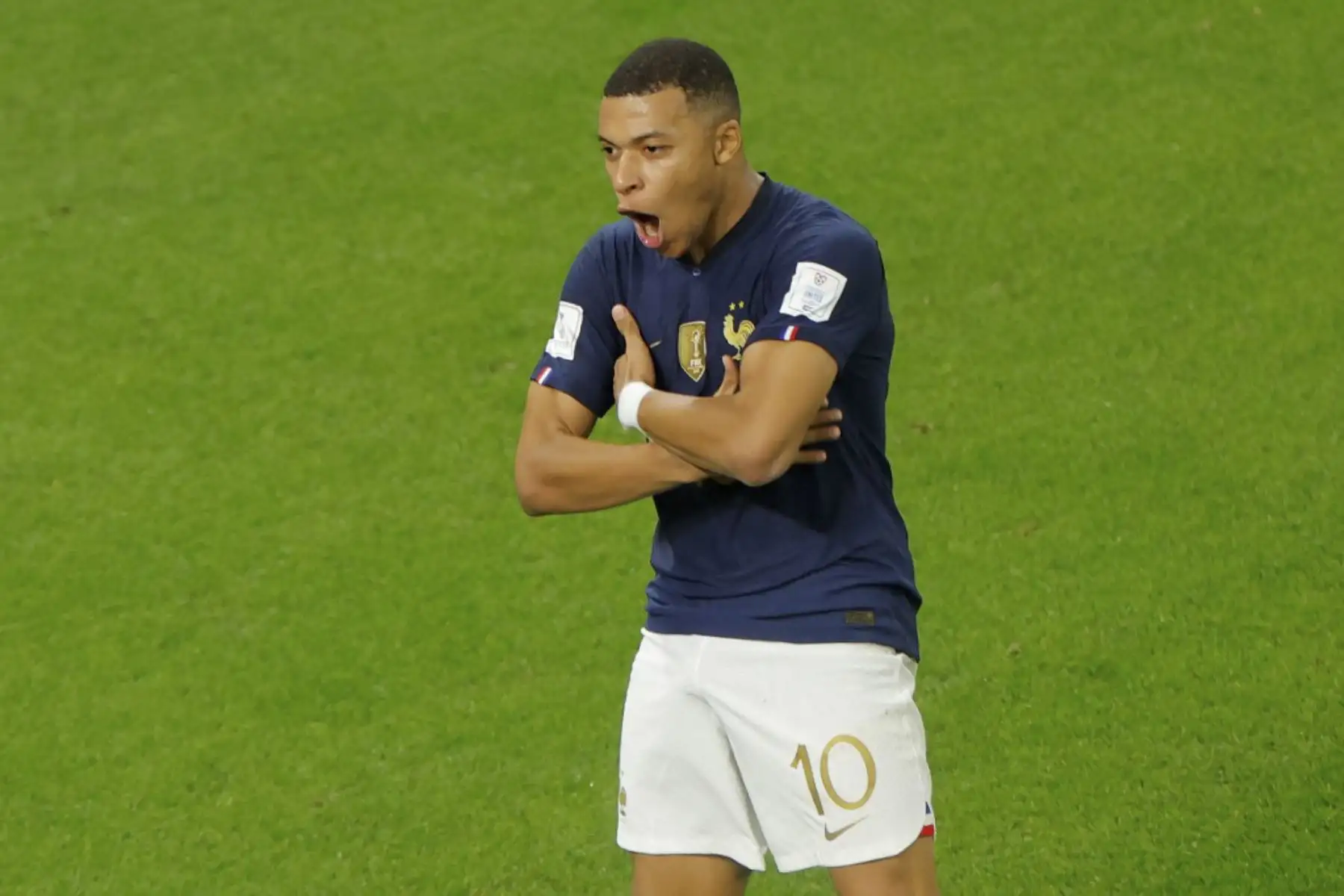 El delantero francés #10 Kylian Mbappe celebra marcar el tercer gol de su equipo durante el partido de fútbol de octavos de final de la Copa Mundial Catar 2022 entre Francia y Polonia en el Estadio Al-Thumama en Doha

Foto: AFP