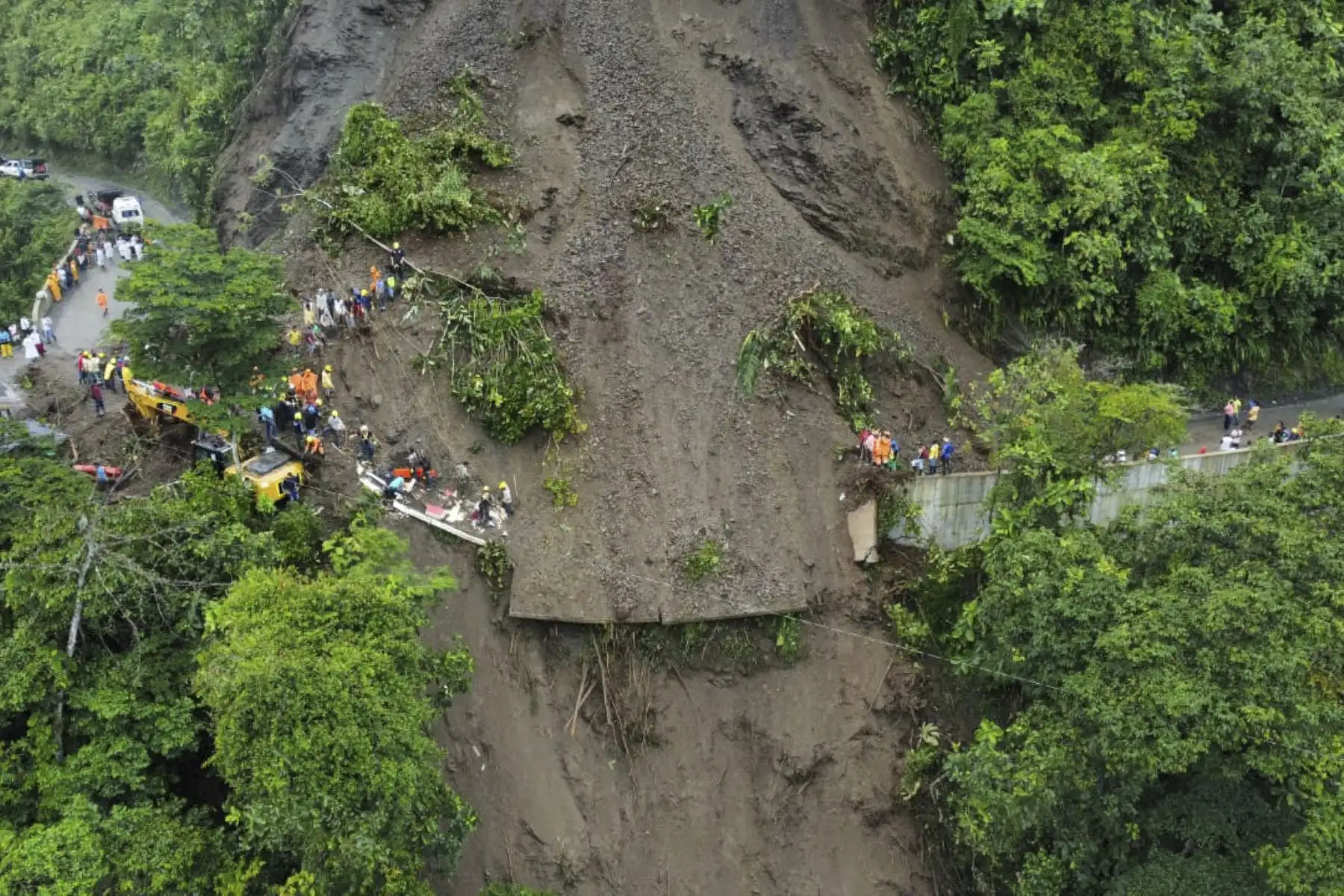 Vista aérea del deslizamiento de tierra en una montaña en el sector El Ruso, municipio de Pueblo Rico, en el noroeste de Bogotá, Colombia.
Foto: AFP