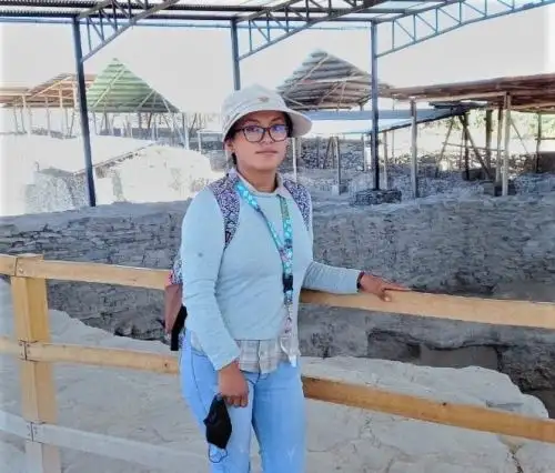 Conoce a GreIss Quinto, la talentosa estudiante de ingeniería que propone medir la calidad del aire de su natal Huancavelica con una fusión de hongos y algas. ANDINA/Difusión