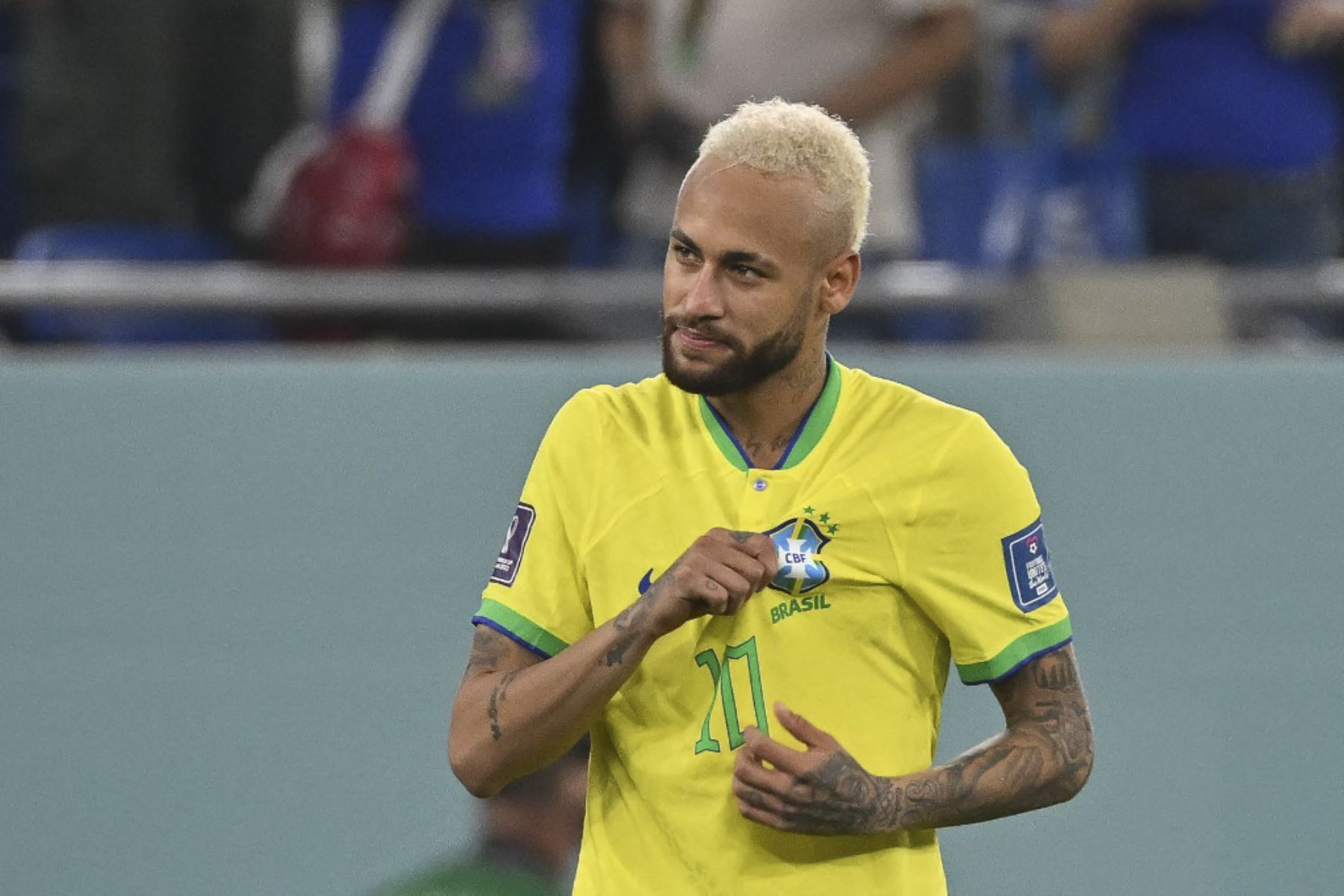 El delantero brasileño #10 Neymar celebra después de clasificar a la siguiente ronda después de derrotar a Corea del Sur 4-1 en el partido de fútbol de octavos de final de la Copa Mundial de Catar 2022 entre Brasil y Corea del Sur en el Estadio 974 en Doha

Foto:AFP