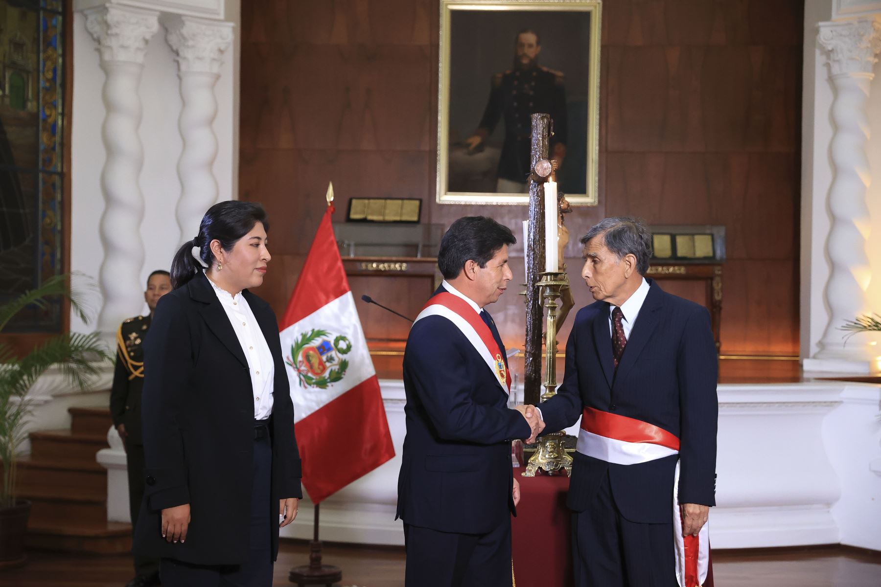 Presidente de la República, Pedro Castillo, tomó juramento al nuevo ministro de Defensa

Foto: ANDINA/Prensa Presidencia
