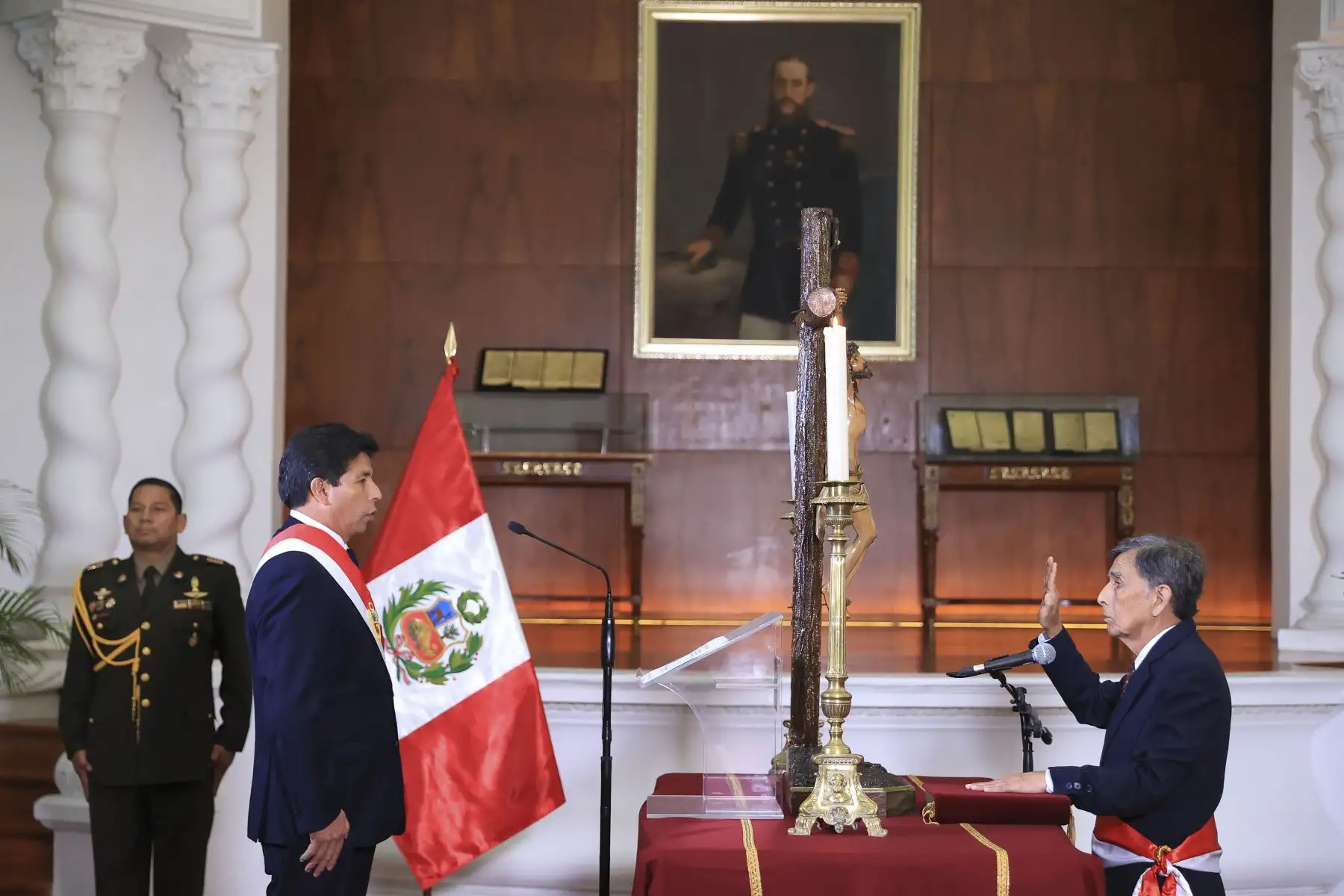 Presidente de la República, Pedro Castillo, tomó juramento al nuevo ministro de Defensa

Foto: ANDINA/Prensa Presidencia