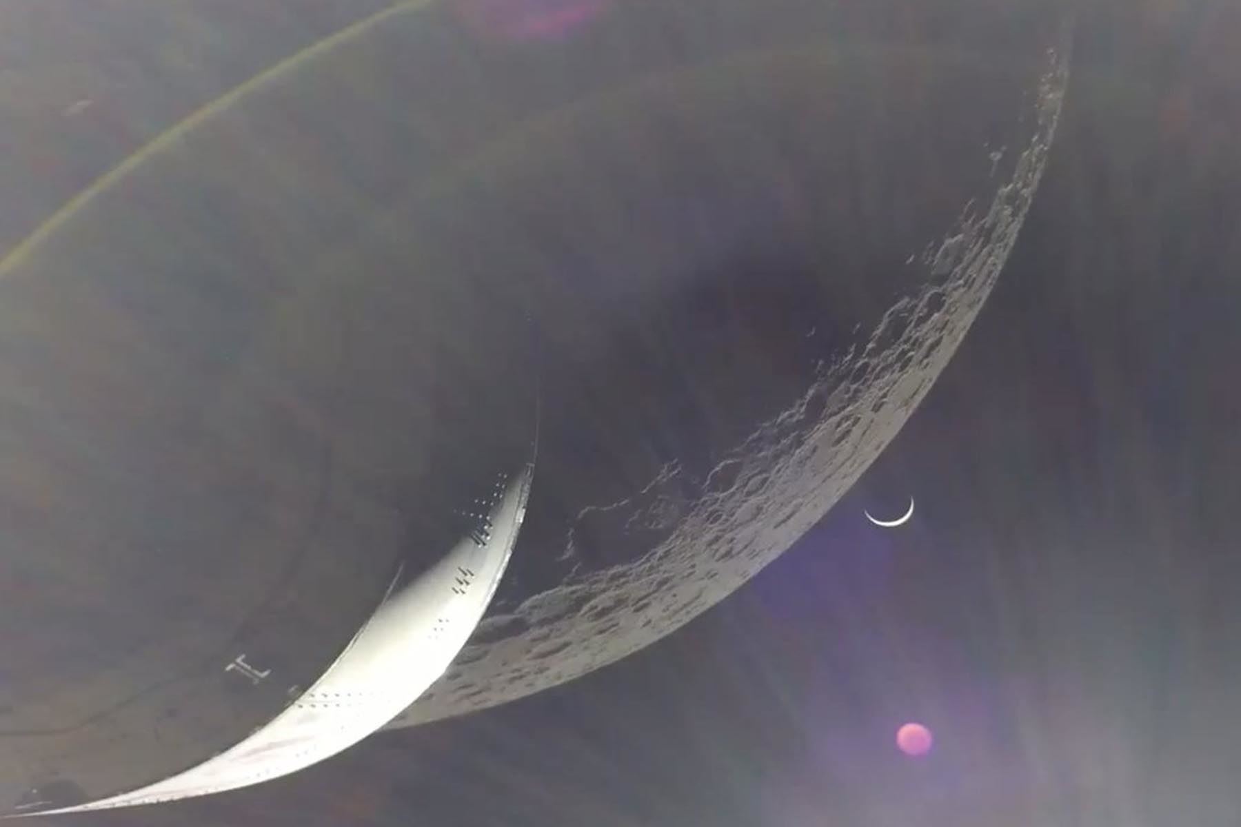 El pasado 5 de diciembre la nave espacial Orión, que forma parte de la misión Artemis I de la NASA, pasó a solo 79 millas (127 kilómetros) de la superficie lunar para propulsarse y así empezó con su camino de regreso a la Tierra. Foto: NASA