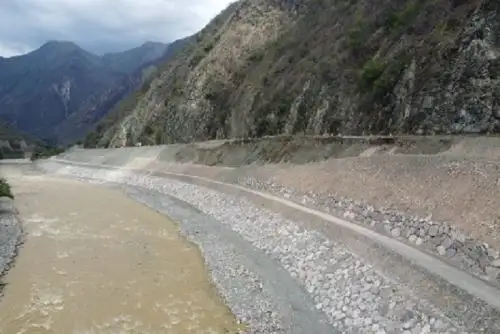 Se construyeron defensas ribereñas en el río Chamaya, mediante enrocados y recuperación del derecho de vía por donde pasa la tubería.