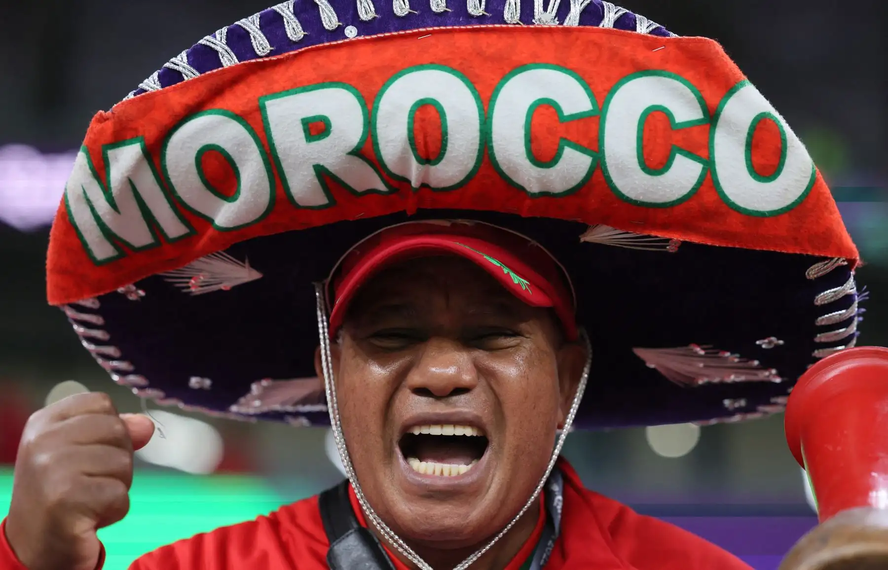 Los simpatizantes de Marruecos gesticulan antes del partido de fútbol de octavos de final de la Copa Mundial de Qatar 2022 entre Marruecos y España en el Education City Stadium en Al-Rayyan, al oeste de Doha, el 6 de diciembre de 2022.
Foto: AFP