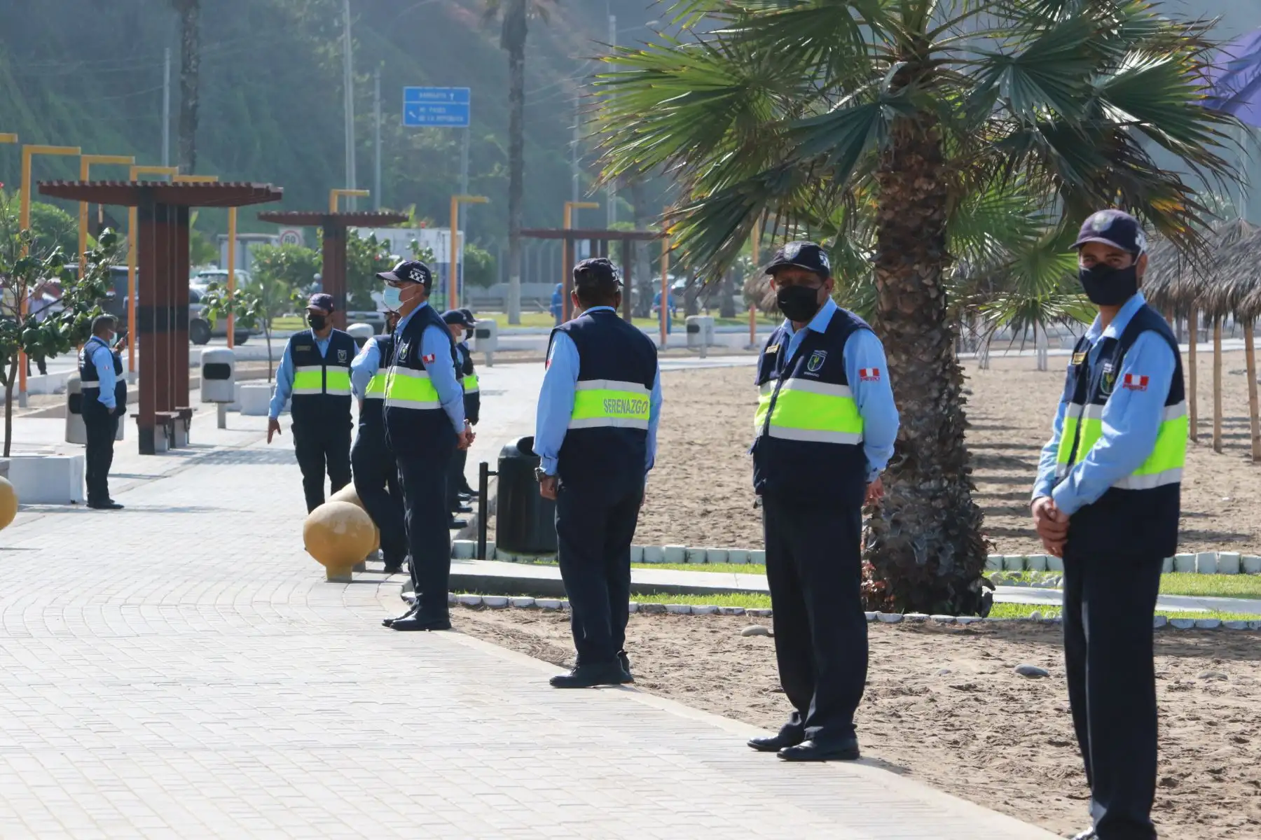 Esta mañana el alcalde la Municipalidad de Miraflores, Luis Molina, anunció el cierre de los 5km de playas del distrito, hasta que se recojan todos los pelícanos que se encuentran muertos, infectados por la gripe aviar.
Foto: ANDINA/Héctor Vinces