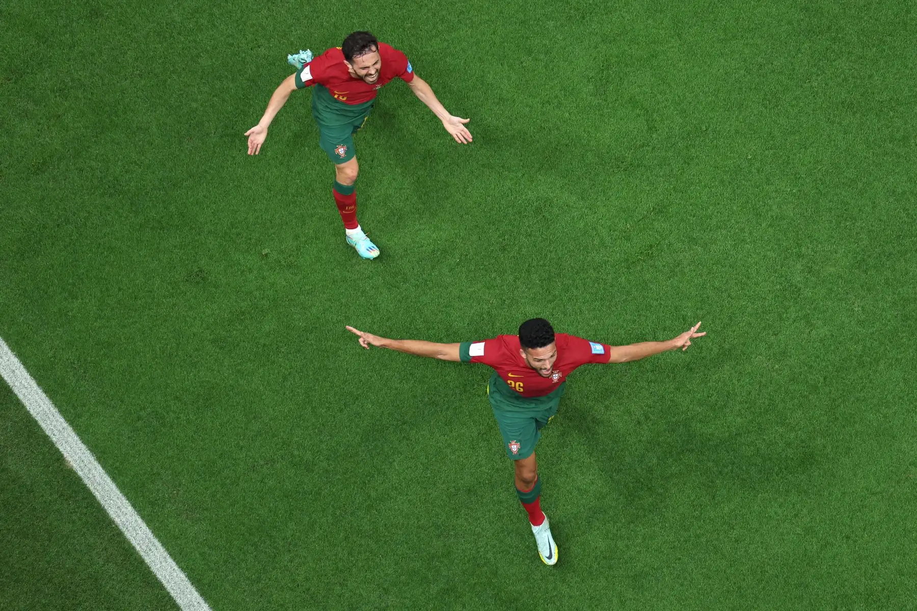 El delantero portugués Goncalo Ramos celebra marcar el primer gol de su equipo durante el partido de fútbol de octavos de final de la Copa Mundial Qatar 2022 entre Portugal y Suiza en el Estadio Lusail en Lusail, al norte de Doha, el 6 de diciembre de 2022.
Foto: AFP