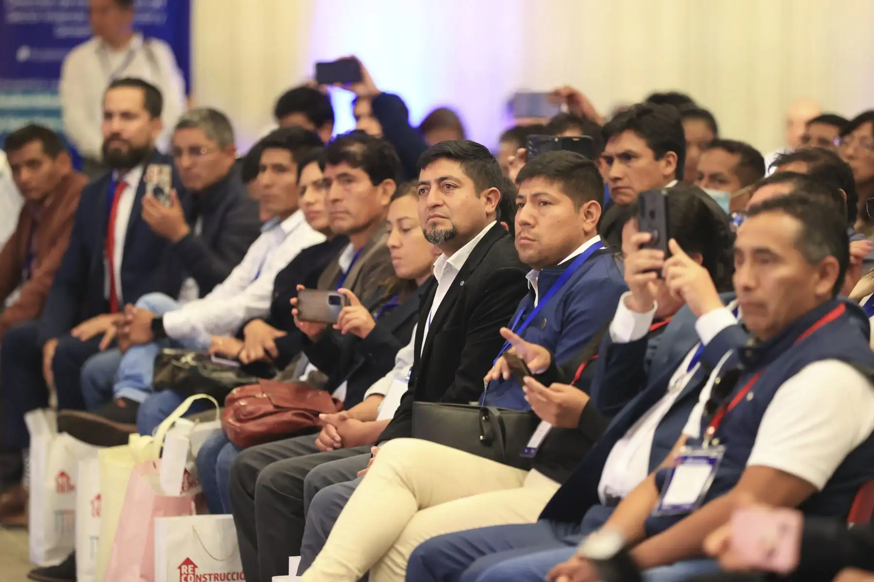Presidente de la República, Pedro Castillo Terrones, participó en el Encuentro con autoridades electas de Gobiernos Regionales y Locales 2023-2026 “Reconstruyendo Juntos”

Foto: ANDINA/Prensa Presidencia