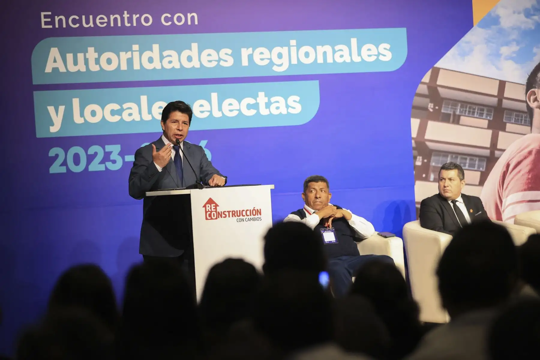 Presidente de la República, Pedro Castillo Terrones, participó en el Encuentro con autoridades electas de Gobiernos Regionales y Locales 2023-2026 “Reconstruyendo Juntos”

Foto: ANDINA/Prensa Presidencia